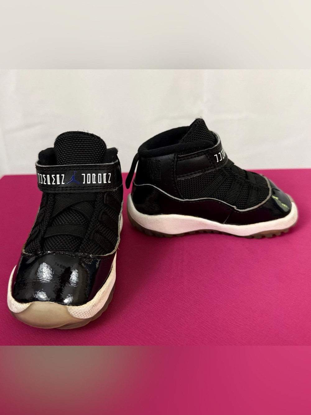 Retro Air Jordan 11 Unisex Toddler 4C Black and White High-Top Slip On Sneakers